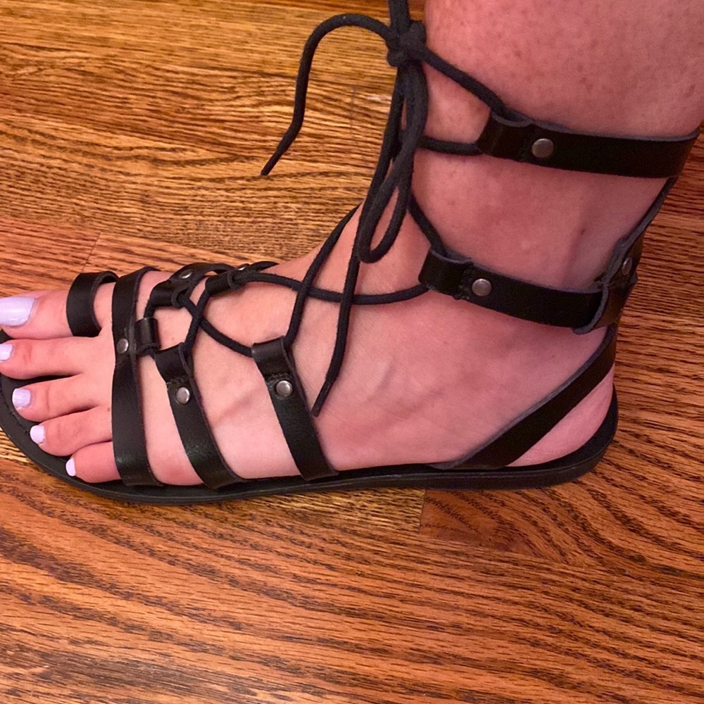 American Eagle black lace sandals size 6
